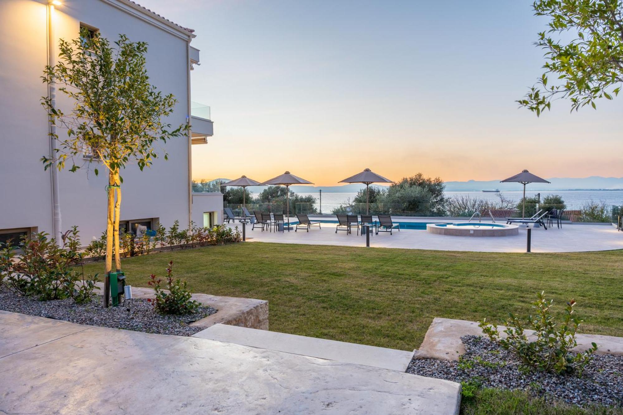 Esthisea Suites Каламата Экстерьер фото