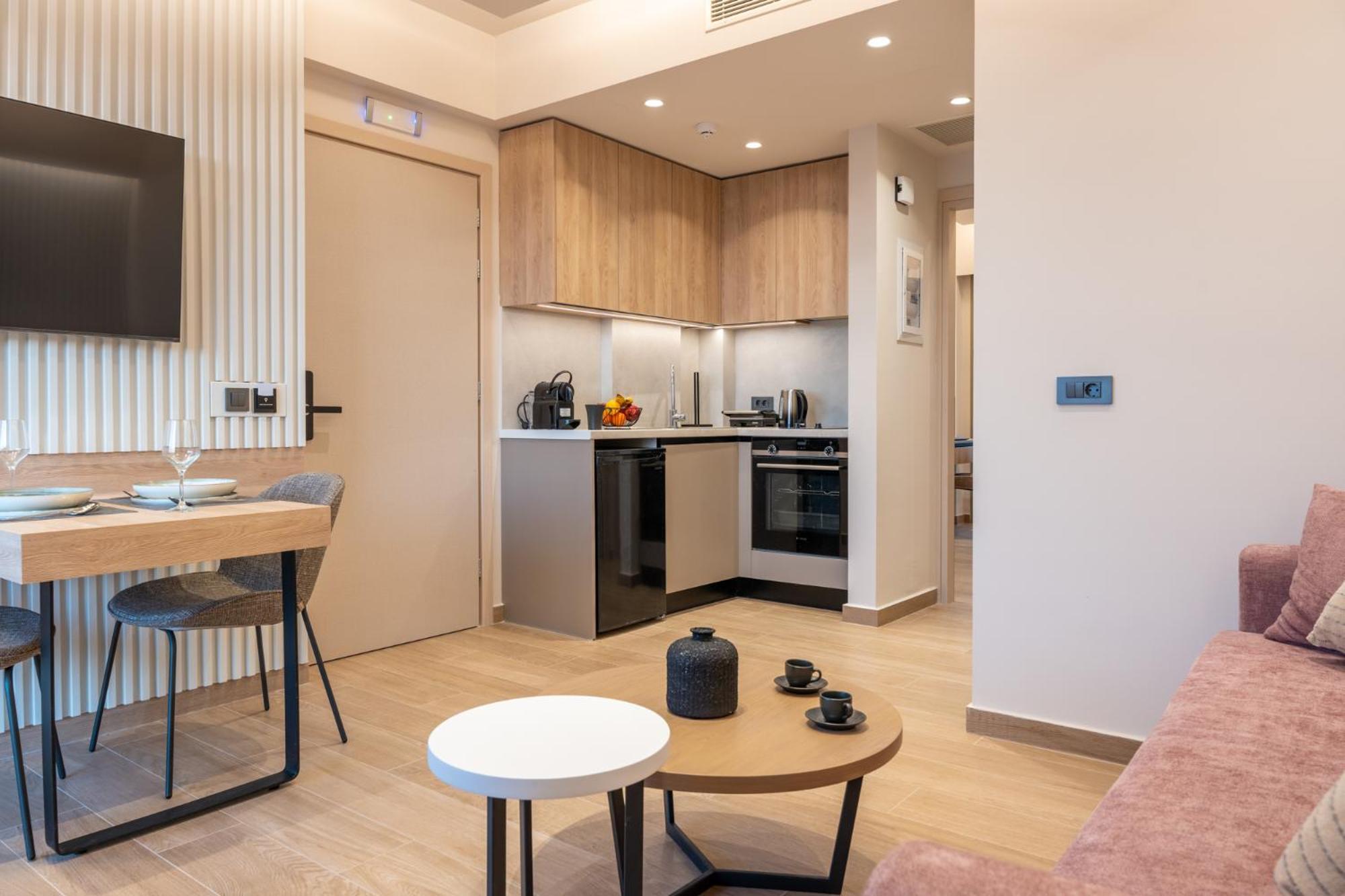 Esthisea Suites Каламата Экстерьер фото